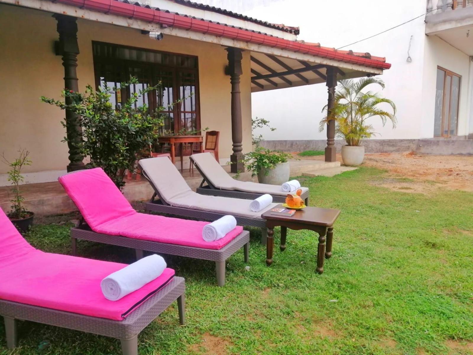Nalendra Villa - Oceanfront Hikkaduwa Exterior photo